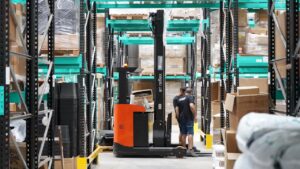 Wykorzystanie Palet Drewnianych w Przemyśle i Logistyce